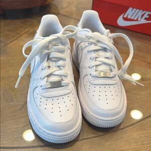 Nike Air Force 1 LE